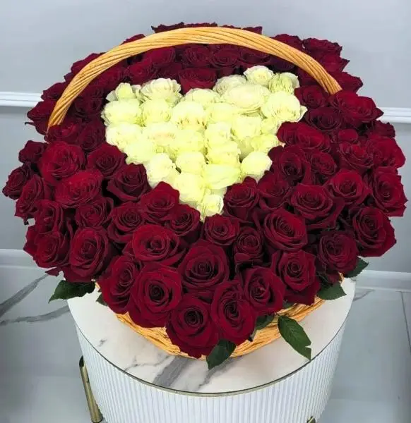 Корзина из 101 роза сердцем